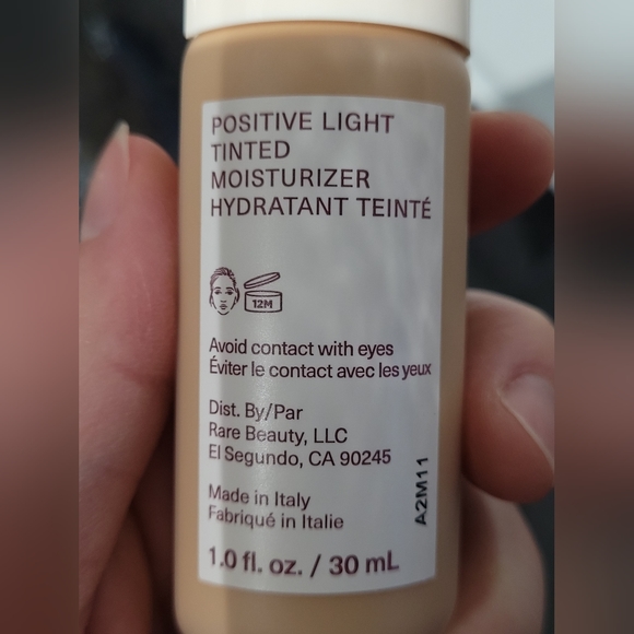 Rare Beauty Teint 24N - Picture 2 of 4